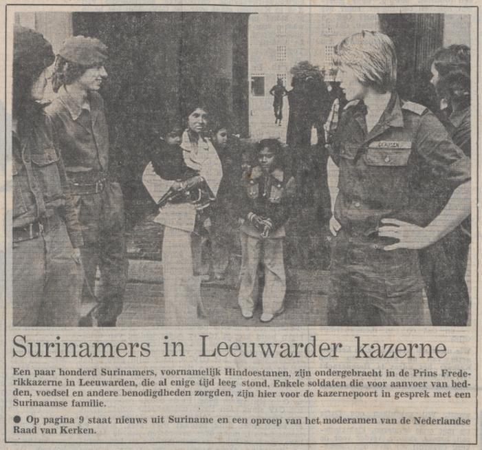 Foto en artikel over opvang Surinamers in Leeuwarder kazerne in 1975