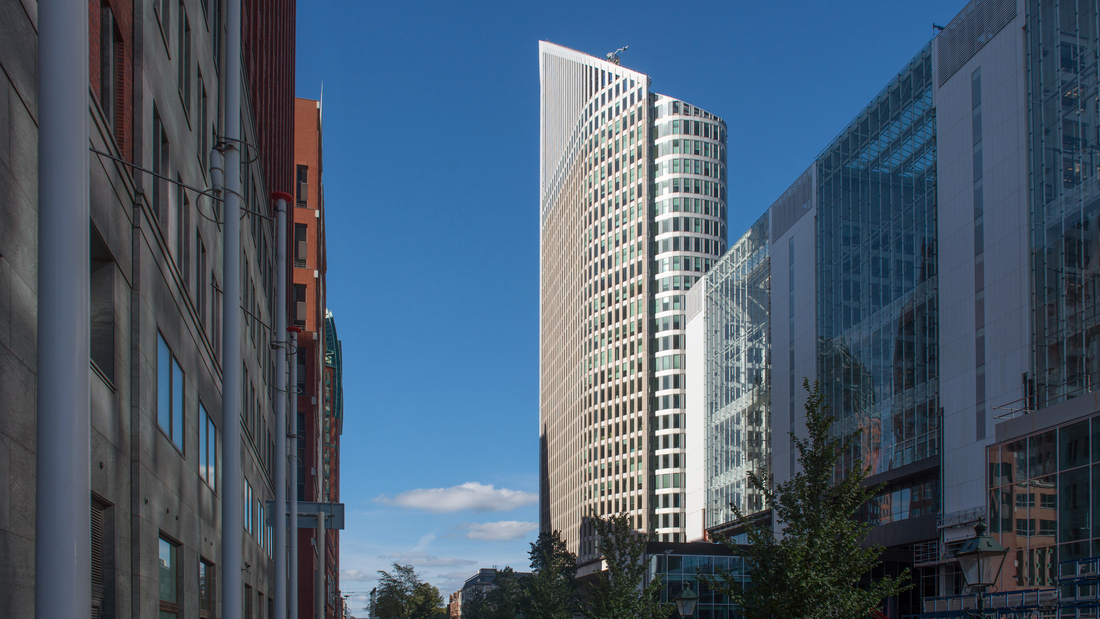 wit kantoorgebouw